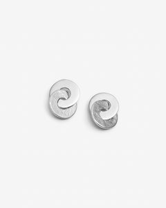 Petites boucles d’oreilles cercles entrelaces en argent 925 fabriquées au Quebec