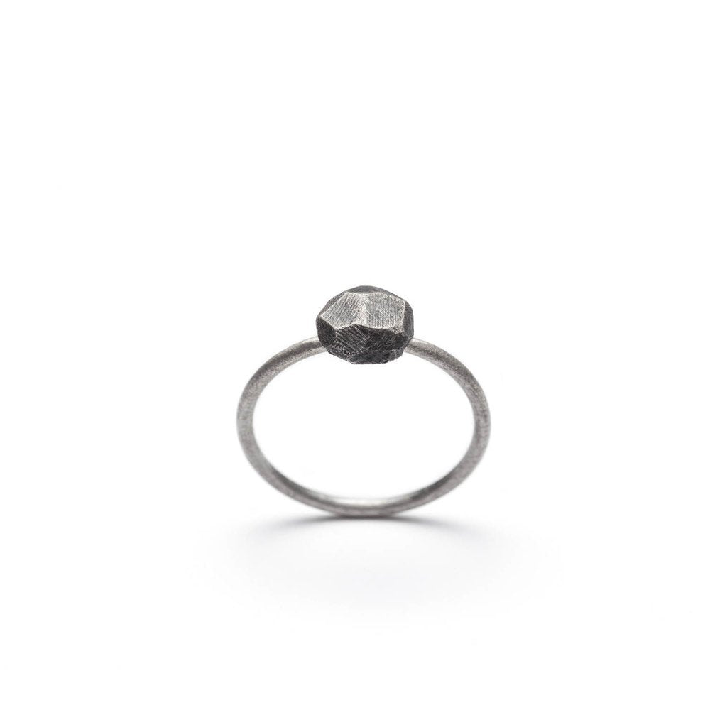 mini bague en argent oxydé - Lidia