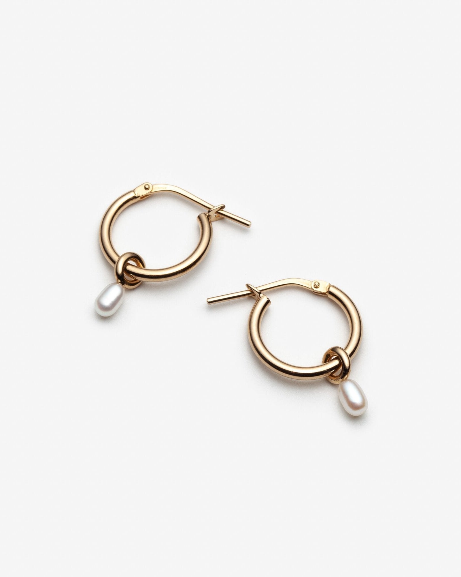 petites boucles d oreilles anneaux avec perles roses ou blanches faites au Québec