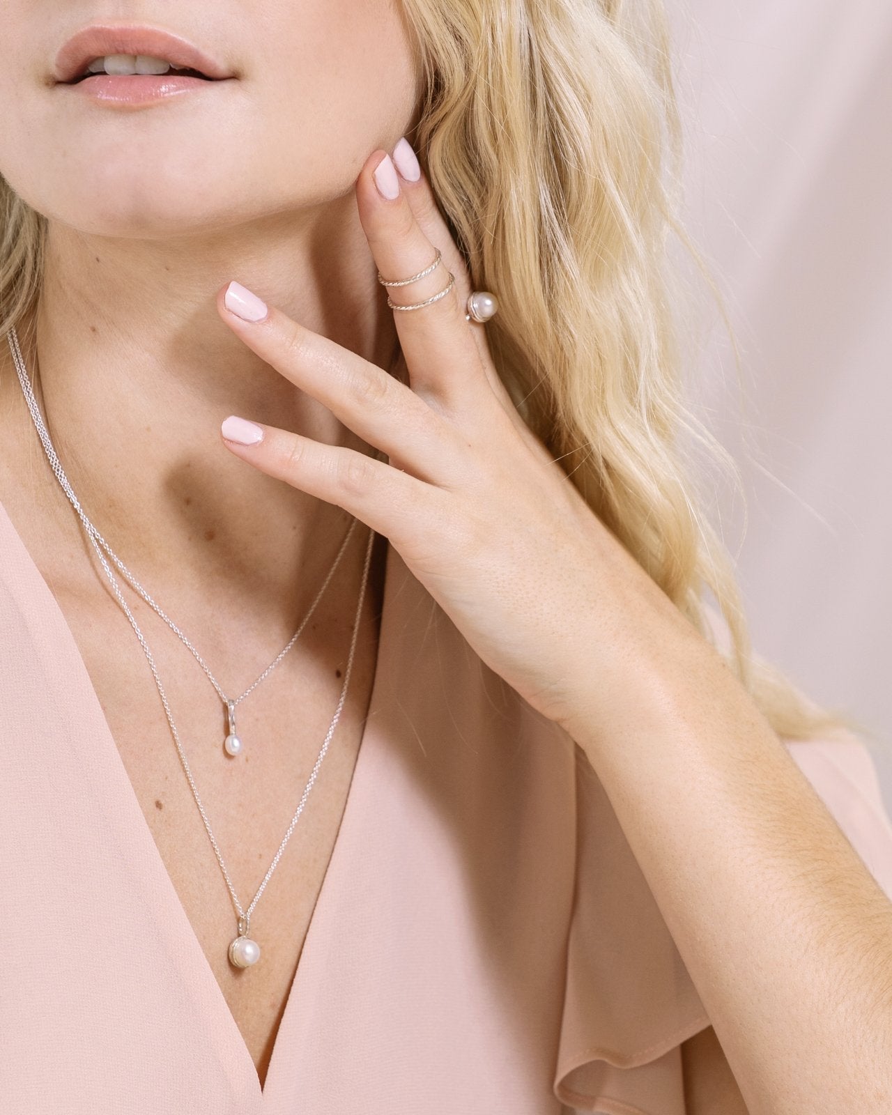collier minimaliste avec perle blanche - Lidia