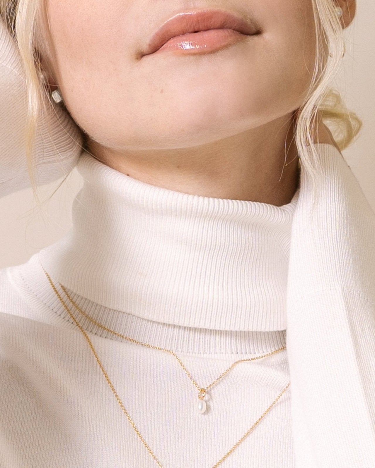 petit collier avec pendentif perle blanche - Lidia