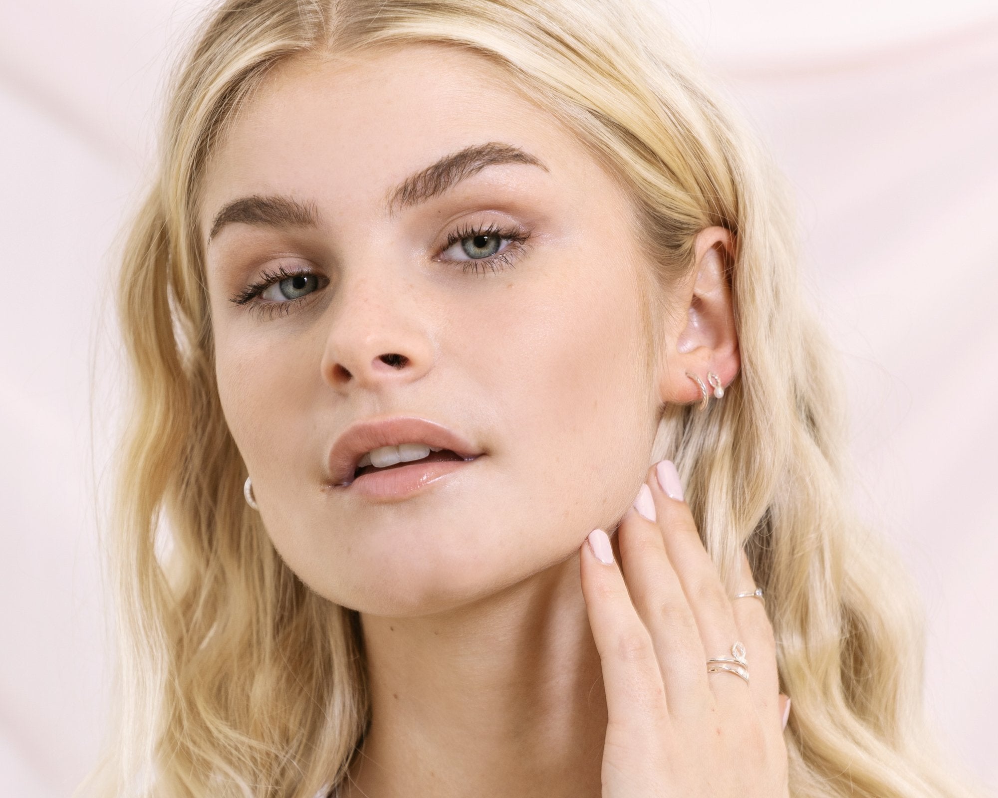 boucles d'oreilles avec perle blanche - Lidia